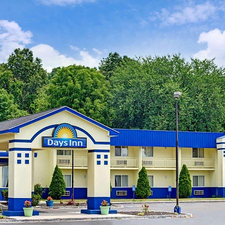 Days Inn By Wyndham Southington Esterno foto