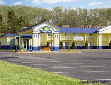 Days Inn By Wyndham Southington Esterno foto