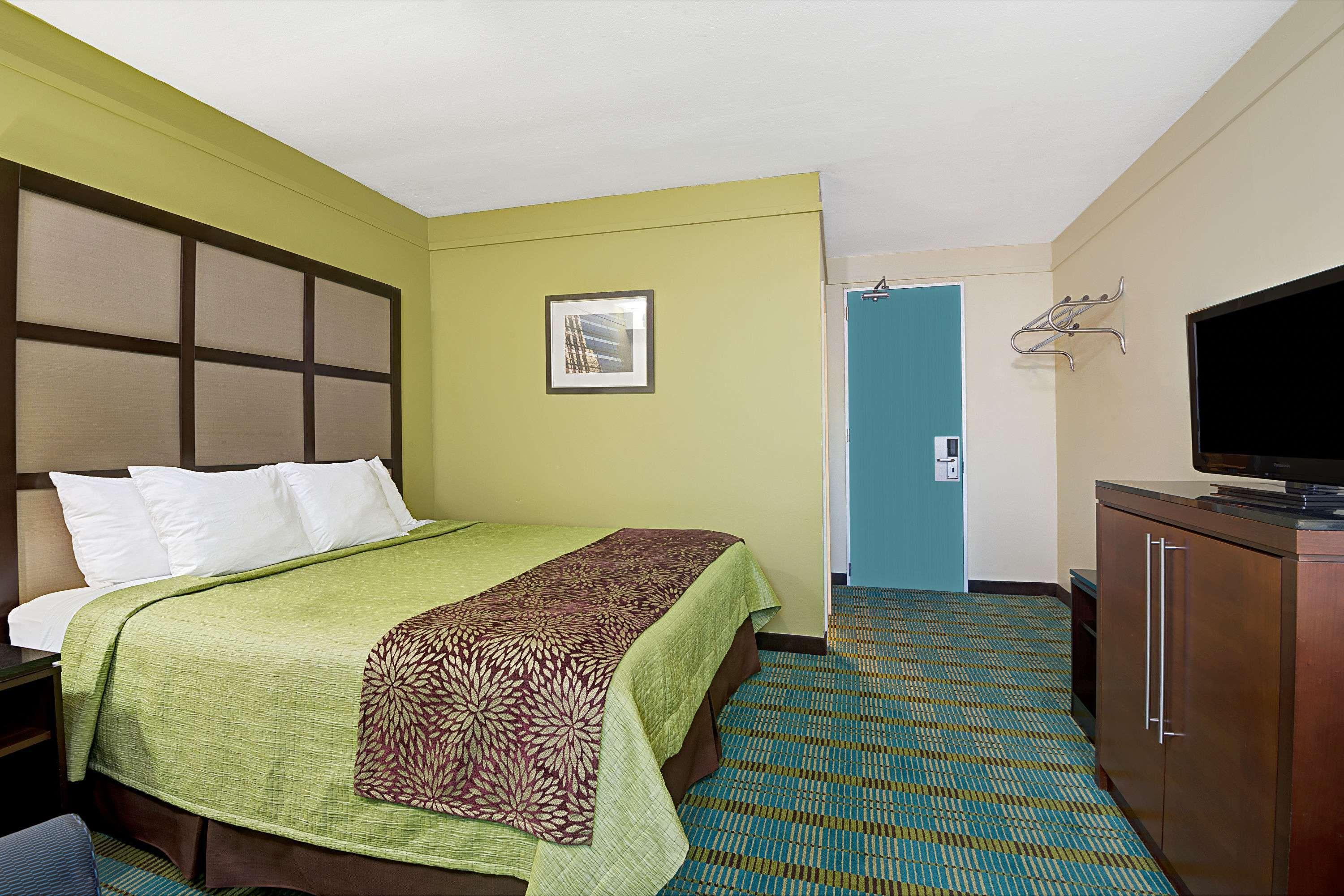 Days Inn By Wyndham Southington Esterno foto