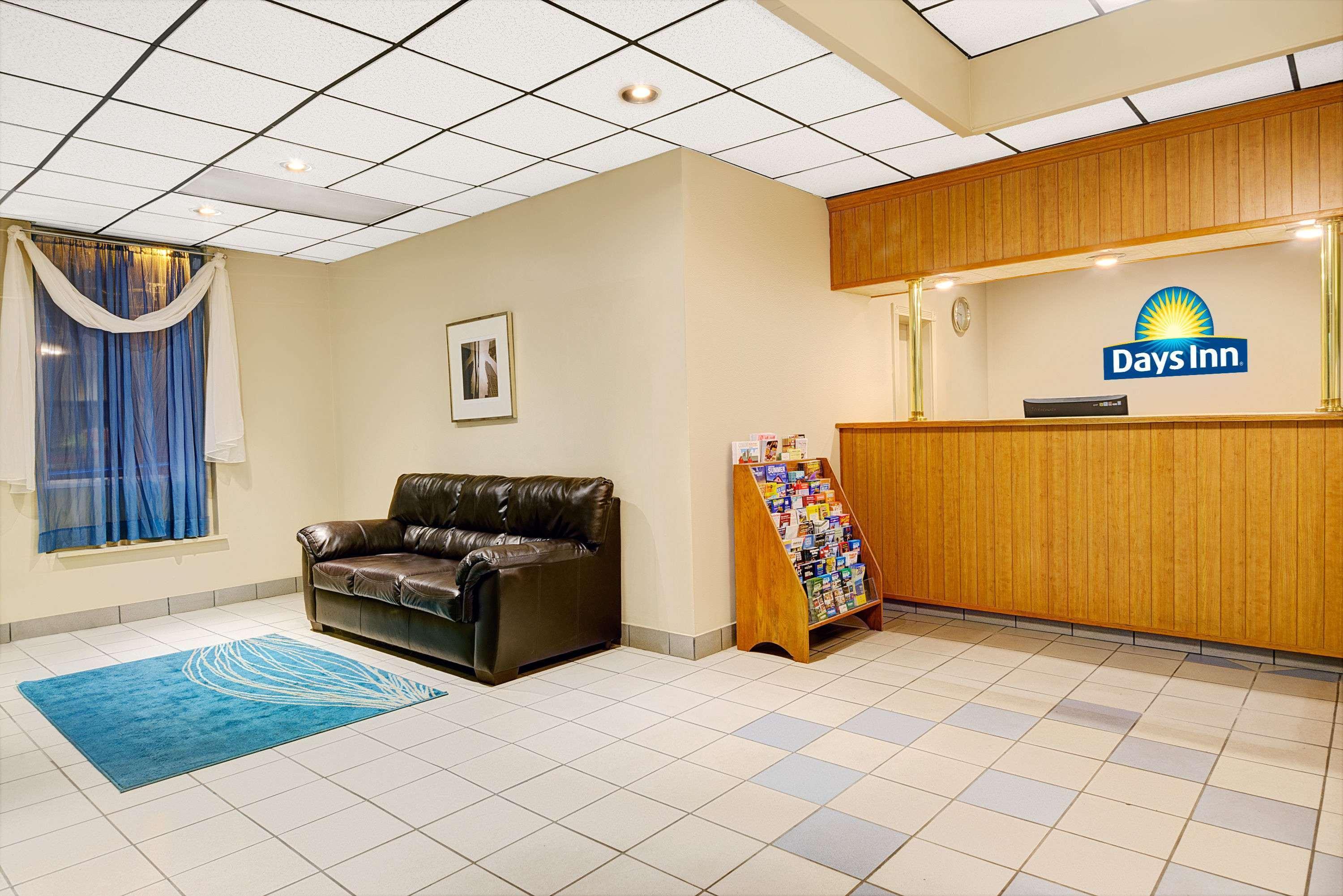 Days Inn By Wyndham Southington Esterno foto