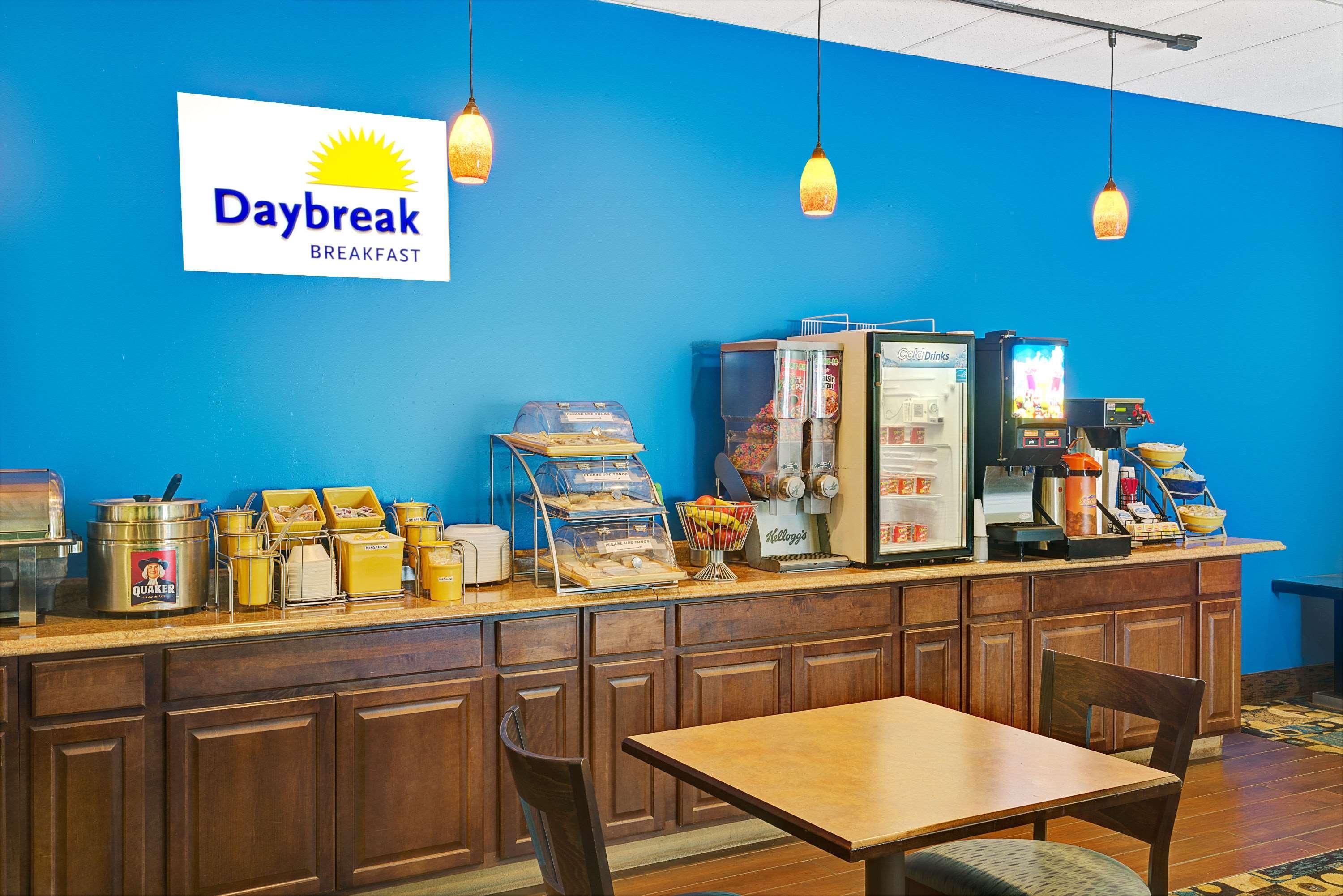 Days Inn By Wyndham Southington Esterno foto