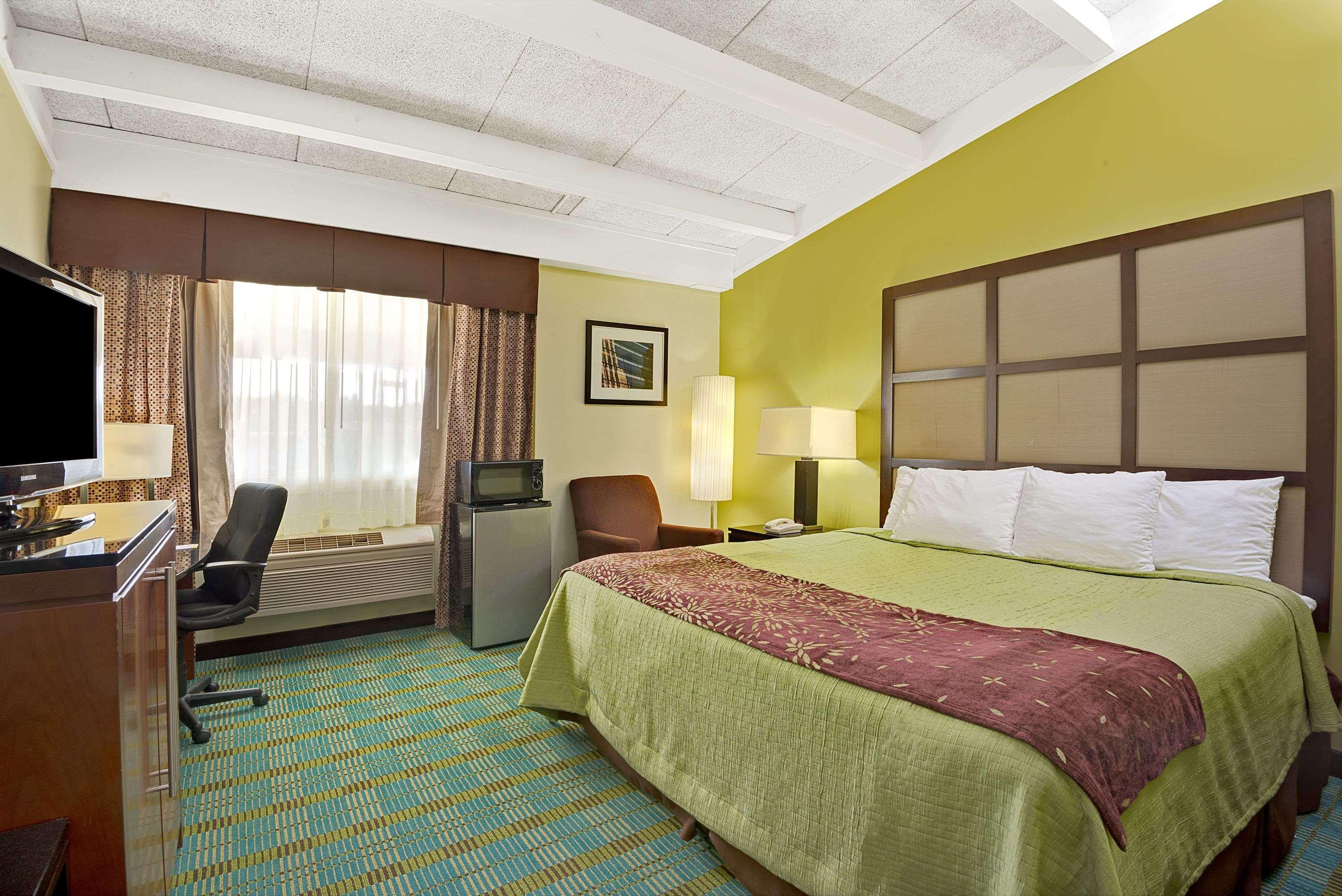 Days Inn By Wyndham Southington Esterno foto