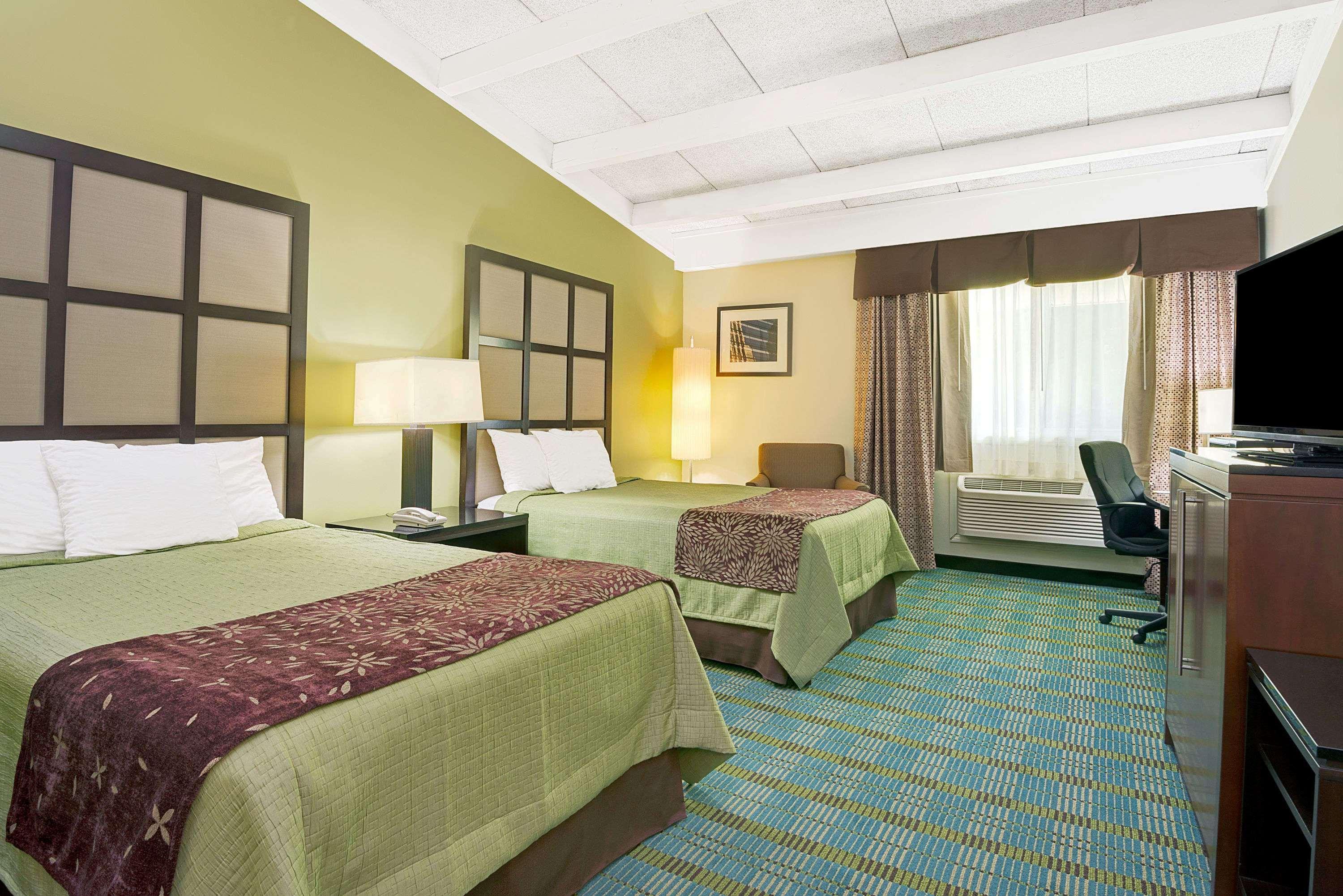 Days Inn By Wyndham Southington Esterno foto
