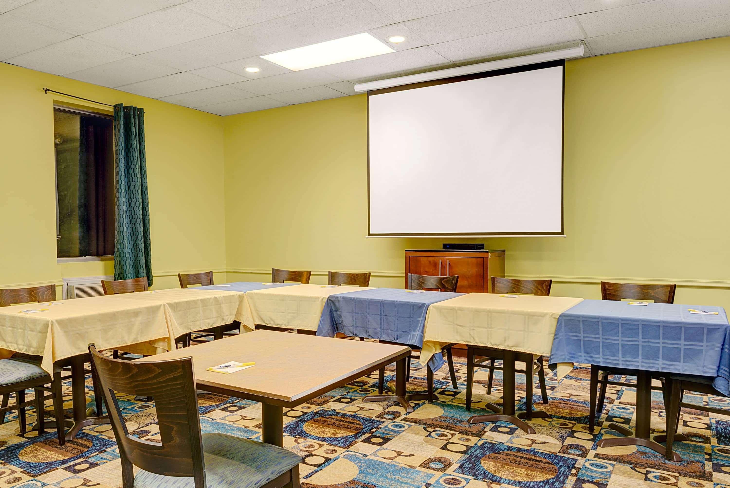 Days Inn By Wyndham Southington Esterno foto
