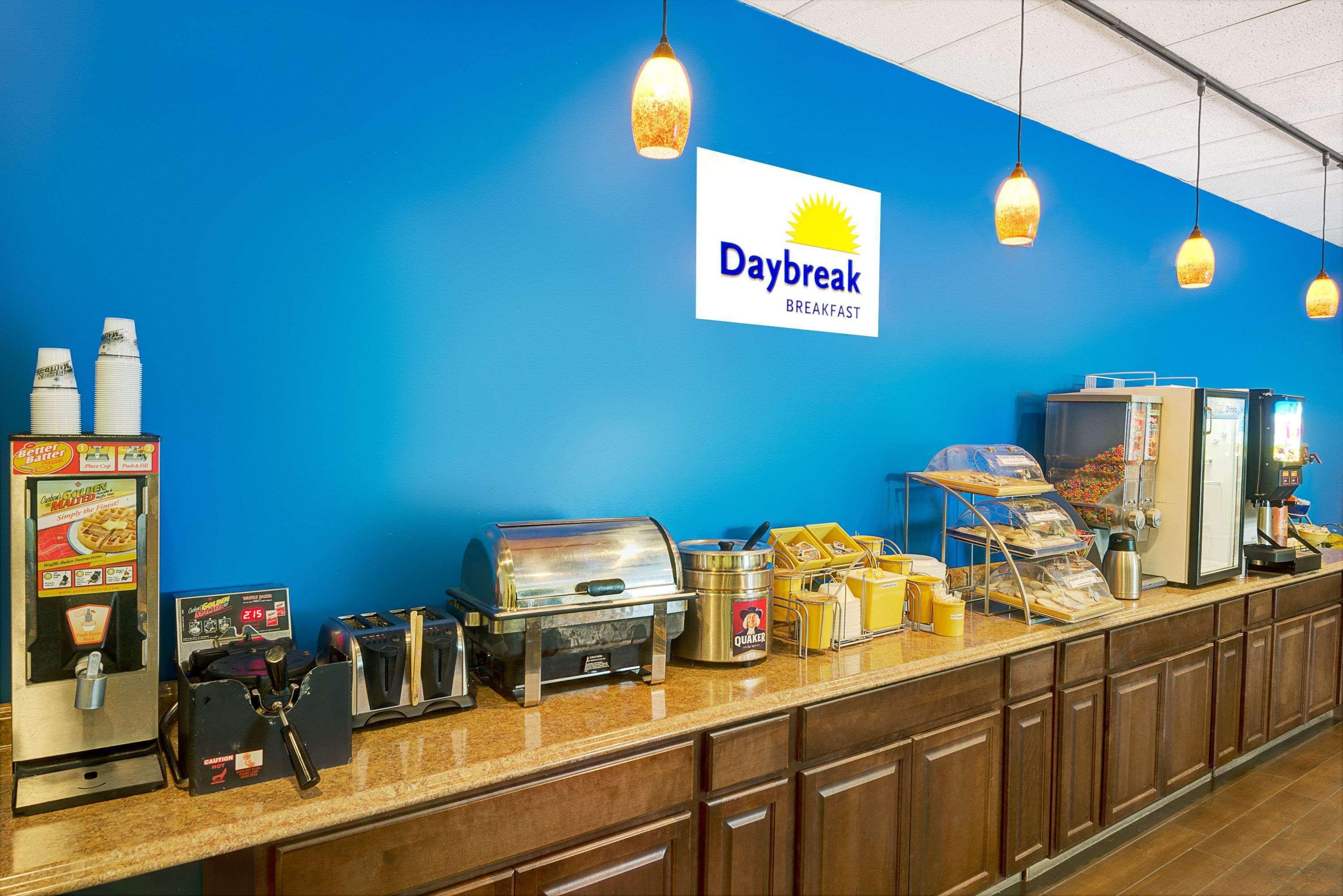 Days Inn By Wyndham Southington Esterno foto
